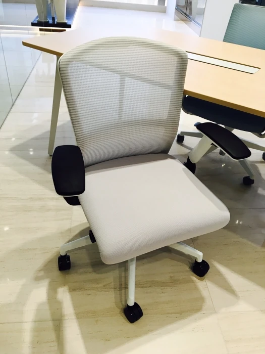 ■多様化する働き方に応えてくれる上質なチェア「Elfie」