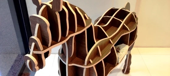 ウォールナットのアニマルシェルフ