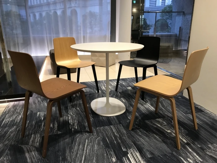 エントランスにも、リフレッシュにも使える「arper」