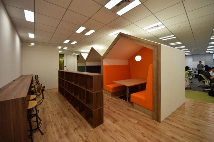 大人気！！導入企業続々の"ファミレスブース"