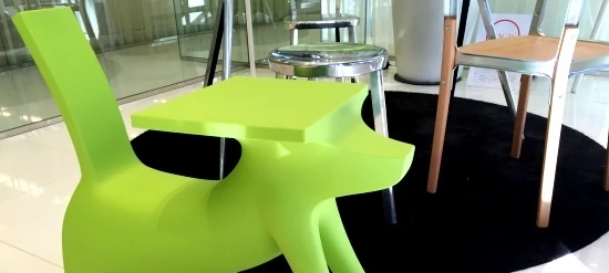 アルミとスチールの素材感が美しい洗練された空間