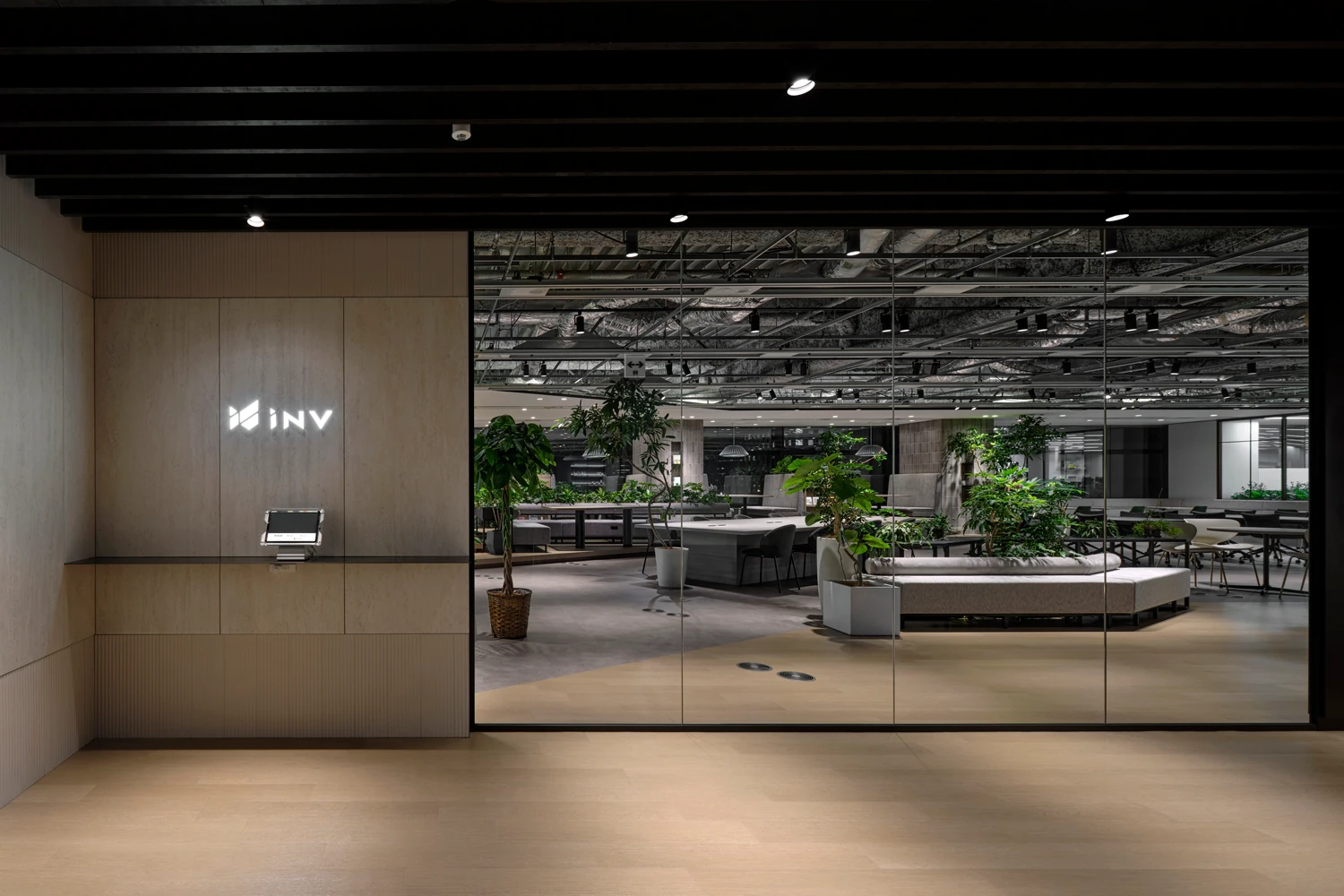 インヴァスト株式会社