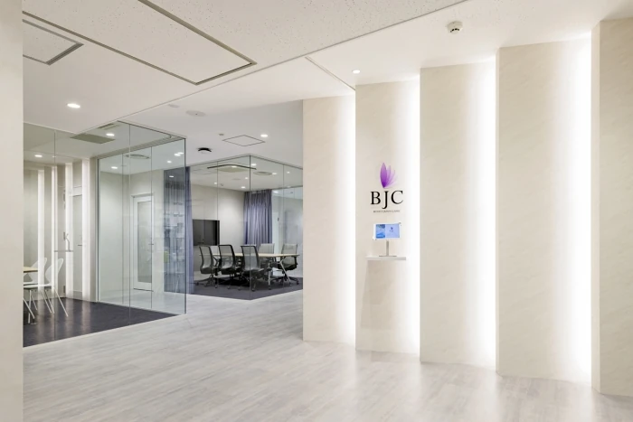 『Layer The Color』オフィスデザインでブランディングとビジターエクスペリエンスの強化