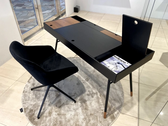 ゆったりと使えるデスクスペース