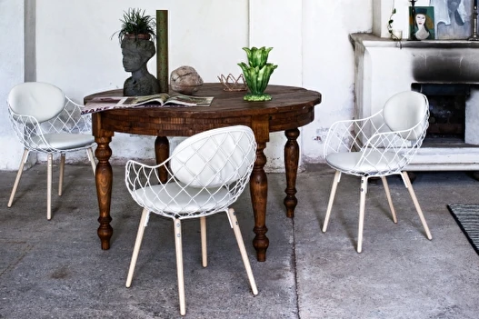 PINA（ピーニャ）