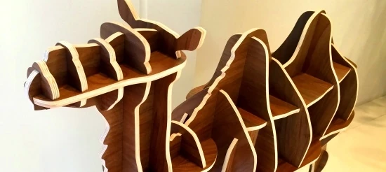 木のパーツを組み合わせて作り出される柔らかな曲線