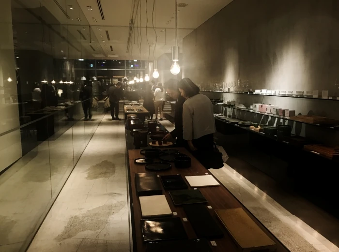 シンプルで研ぎ澄まされた空間はオフィスにも使える