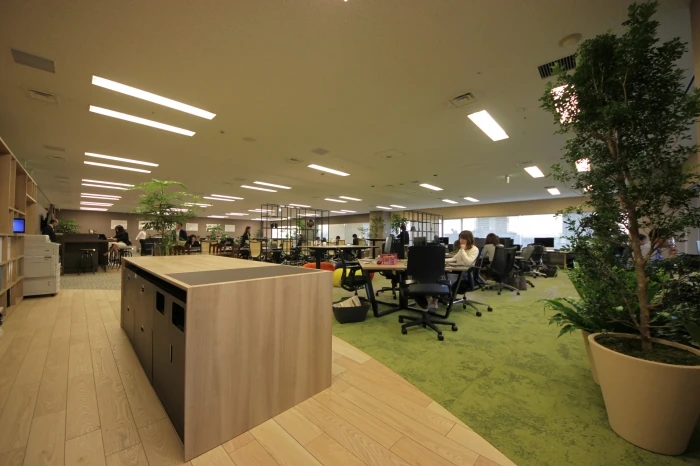 打ち合わせをしながらも作業ができるマテリアルスペース